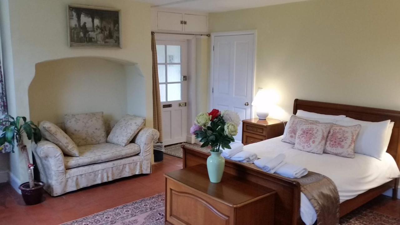 Bridge Farmhouse - Eight Ensuite Bedrooms Salisbury Exterior photo