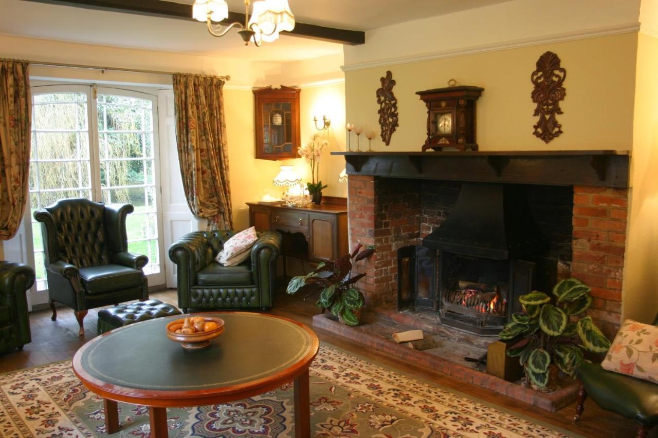 Bridge Farmhouse - Eight Ensuite Bedrooms Salisbury Exterior photo